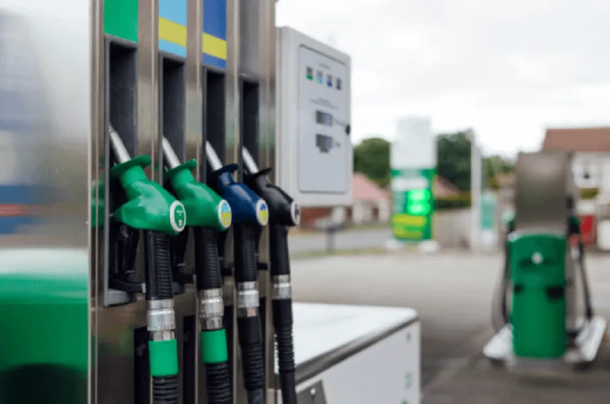 IMESI discount on gasoline: station signs and border strip map